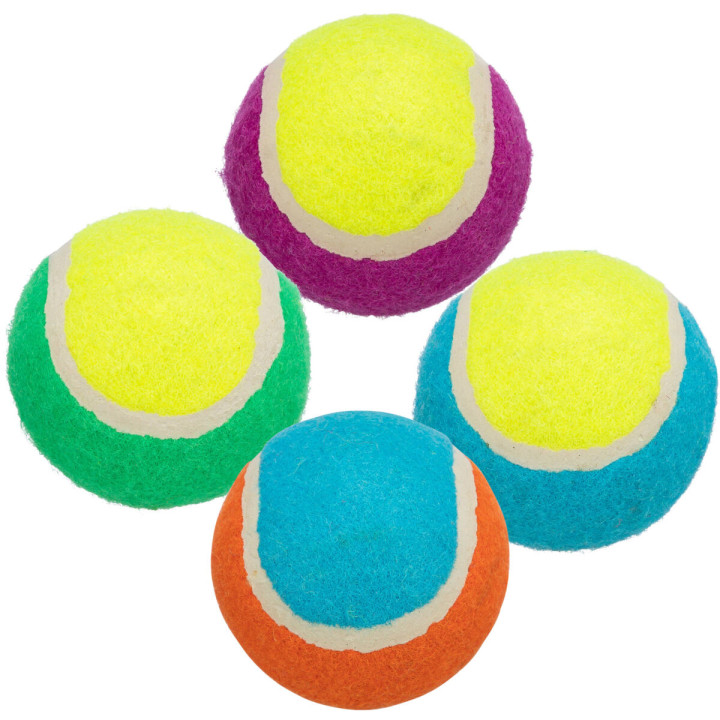 Vitrin kutusunda tenis topu